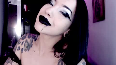 Snapshot of emearld_black chatting on May 23, 3:56 am Emerald Black online show from May 23, 3:56 am