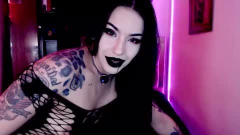 Snapshot of emearld_black chatting on June 29, 4:52 am Emerald Black online show from June 29, 4:52 am
