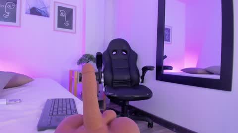 emelie_89 online show from February 5, 5:53 pm