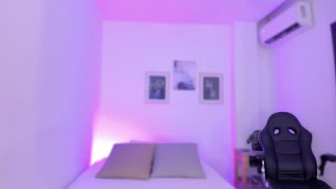 emelie_89 online show from February 12, 11:40 am
