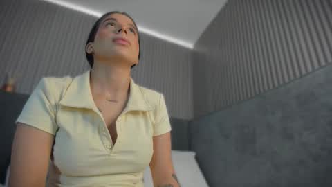 emelie_89 online show from March 18, 11:24 am