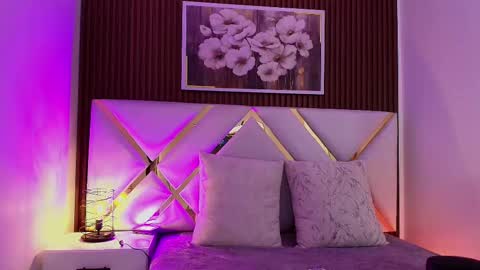 Snapshot of emelie_ch_ chatting on February 18, 3:24 am Emily online show from February 18, 3:24 am