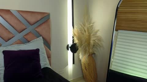 anyelii  online show from February 14, 1:13 am