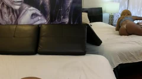 anyelii  online show from December 18, 9:26 am