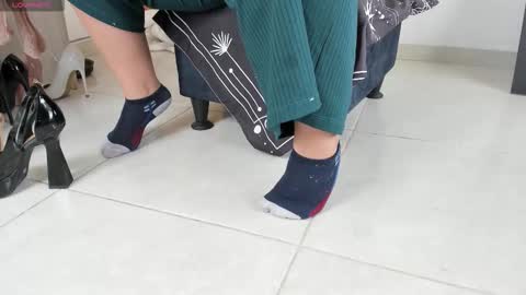 Snapshot of emely_garcia chatting on November 1, 6:32 pm Emely online show from November 1, 6:32 pm