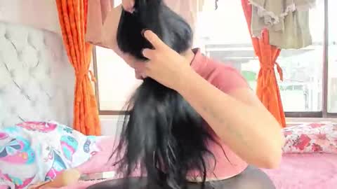 Snapshot of emely_garcia chatting on November 21, 1:21 pm Emely online show from November 21, 1:21 pm