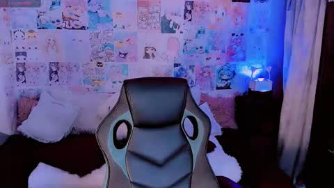 Emely Rous online show from November 16, 2:33 pm