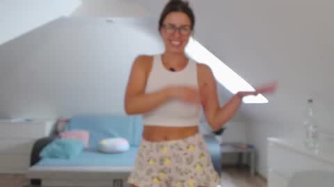 Snapshot of emerald_kittycat chatting on July 1, 11:34 am just me online show from July 1, 11:34 am