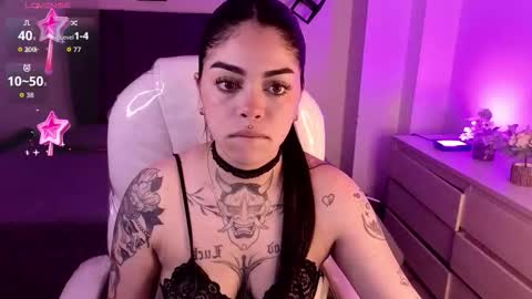 emii_evanns online show from January 8, 11:34 am