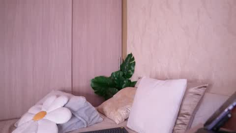    online show from February 14, 2:03 pm