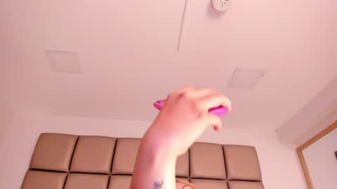 Snapshot of emiily_roberts1 chatting on January 14, 7:11 pm EMILY ROBERTS online show from January 14, 7:11 pm