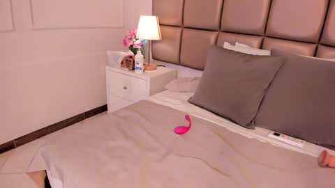 Snapshot of emiily_roberts1 chatting on February 7, 6:35 am EMILY ROBERTS online show from February 7, 6:35 am