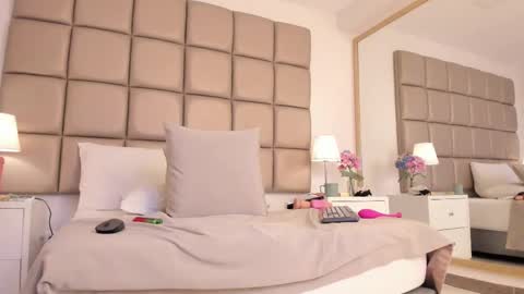 Snapshot of emiily_roberts1 chatting on March 8, 6:21 am EMILY ROBERTS online show from March 8, 6:21 am