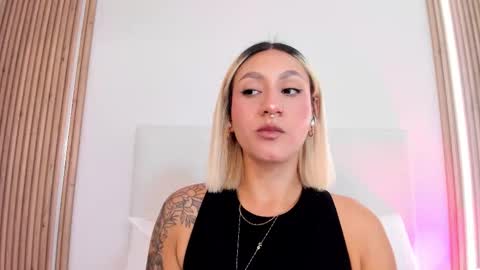 EMILY ROBERTS online show from February 20, 7:25 pm