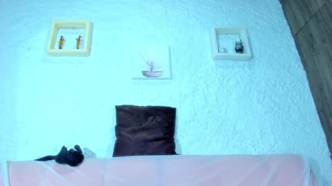 Snapshot of emiily_s chatting on February 5, 12:06 pm Emily online show from February 5, 12:06 pm