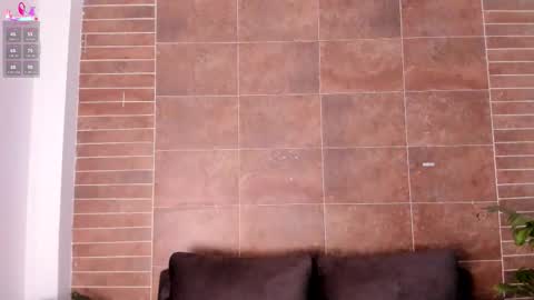 Snapshot of emiily_smile chatting on February 11, 11:59 am Emily online show from February 11, 11:59 am