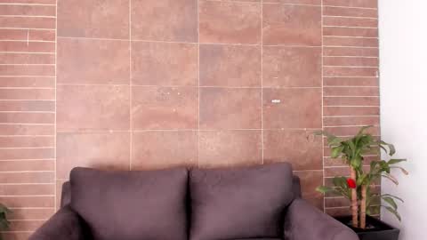 Snapshot of emiily_smile chatting on February 16, 1:40 pm Emily online show from February 16, 1:40 pm