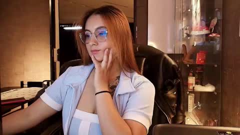 Snapshot of emiily_w1 chatting on October 17, 3:58 pm Emily online show from October 17, 3:58 pm