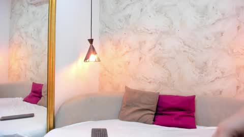 emiily_white_ online show from January 6, 7:28 pm