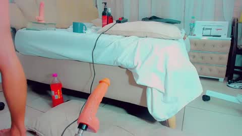 EmillySaenz online show from January 31, 10:10 am