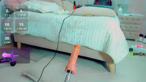 EmillySaenz online show from September 15, 3:45 pm