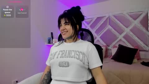 emilayton_ online show from October 14, 7:14 pm