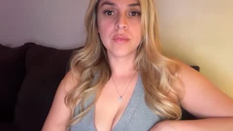 emilelovesyou online show from January 16, 4:27 am