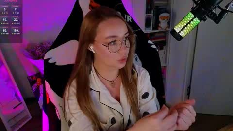 Snapshot of emili1_bc chatting on October 12, 11:42 am Emili online show from October 12, 11:42 am