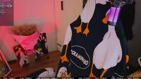 Snapshot of emili1_bc chatting on November 15, 5:20 pm Emili online show from November 15, 5:20 pm