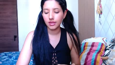 Snapshot of emili_riders chatting on January 29, 3:47 pm emili riders online show from January 29, 3:47 pm