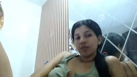 Snapshot of emili_riders chatting on February 25, 5:52 am emili riders online show from February 25, 5:52 am