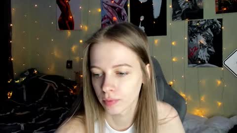 emili_sweet__ online show from February 12, 3:16 pm