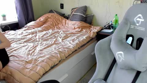 emili_sweet__ online show from March 1, 12:45 pm