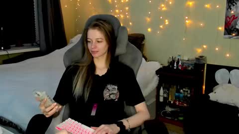 emili_sweet__ online show from March 10, 3:30 pm