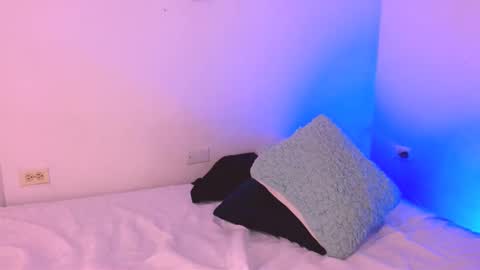 Snapshot of emili_williams10 chatting on February 19, 1:12 am emili_williams10 online show from February 19, 1:12 am