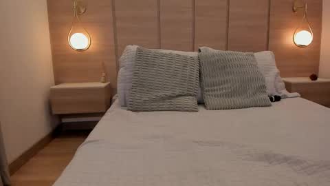 emilia_1040 online show from April 10, 1:27 pm