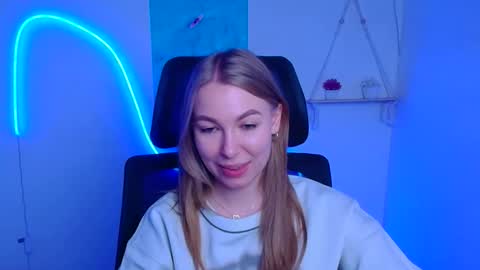 Emilia online show from December 2, 7:03 am