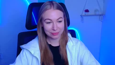 Emilia online show from December 3, 6:21 am