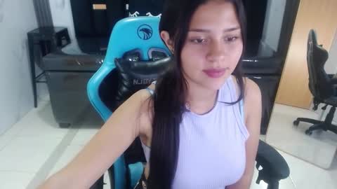 Emilia  online show from October 15, 3:39 am