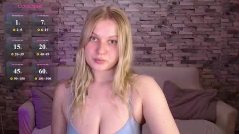 Snapshot of emiliaduchess chatting on March 22, 1:25 pm Amili online show from March 22, 1:25 pm