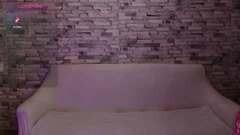Snapshot of emiliaduchess chatting on March 31, 3:34 pm Amili online show from March 31, 3:34 pm