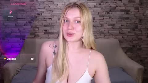 Snapshot of emiliaduchess chatting on April 29, 6:03 pm Amili online show from April 29, 6:03 pm