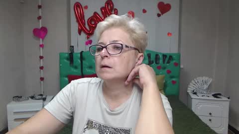 EmiliaGree online show from September 14, 5:01 pm