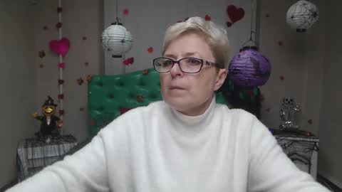 EmiliaGree online show from November 9, 6:01 am