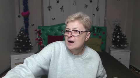 EmiliaGree online show from December 19, 6:15 pm