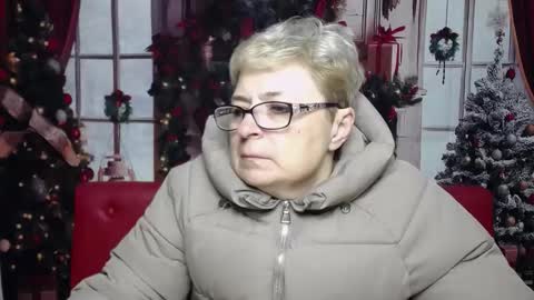 Snapshot of emiliagree chatting on January 17, 6:33 pm EmiliaGree online show from January 17, 6:33 pm