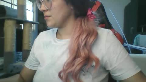 emiliahoney online show from December 21, 6:59 pm