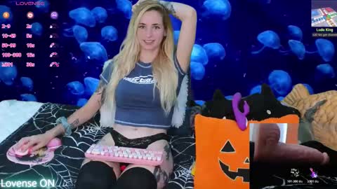 Snapshot of emiliamoonxxx chatting on October 21, 7:03 pm EmiliaMoon online show from October 21, 7:03 pm