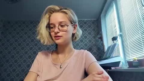 Snapshot of emiliastillwell chatting on August 2, 6:12 am Emi online show from August 2, 6:12 am