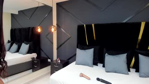 Emillie online show from January 15, 5:15 pm